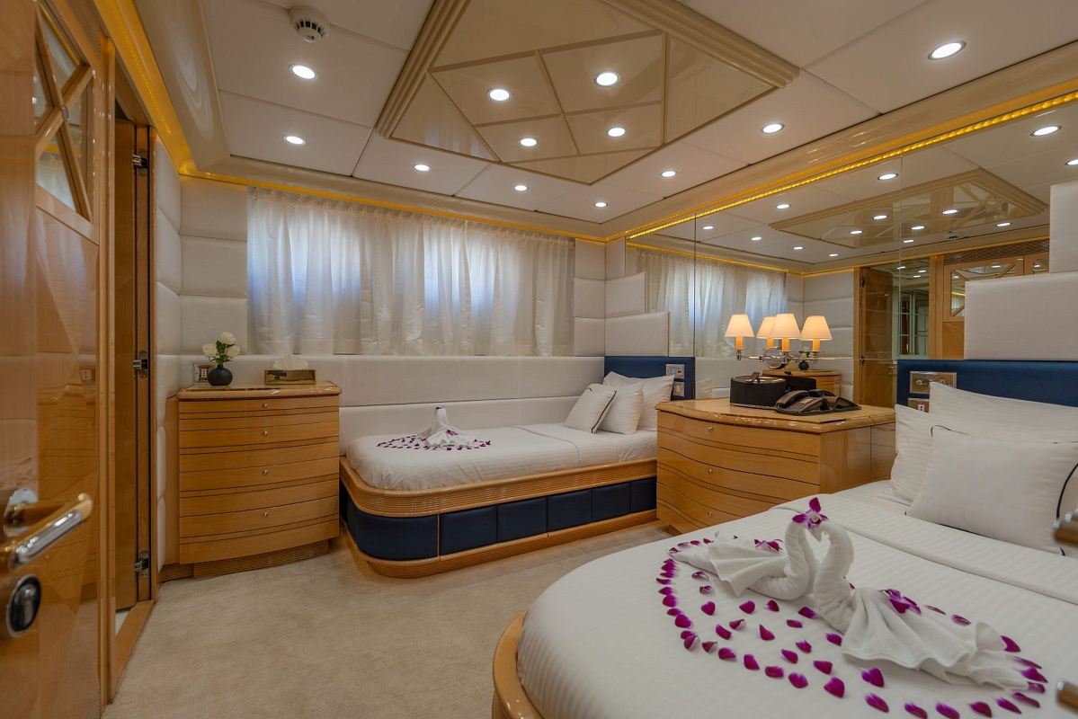 Аренда моторной яхты 	Heesen 129 Lady Azul на Пхукете